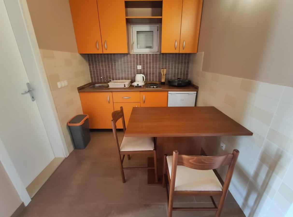 Apartments Karla Рогозница Екстериор снимка